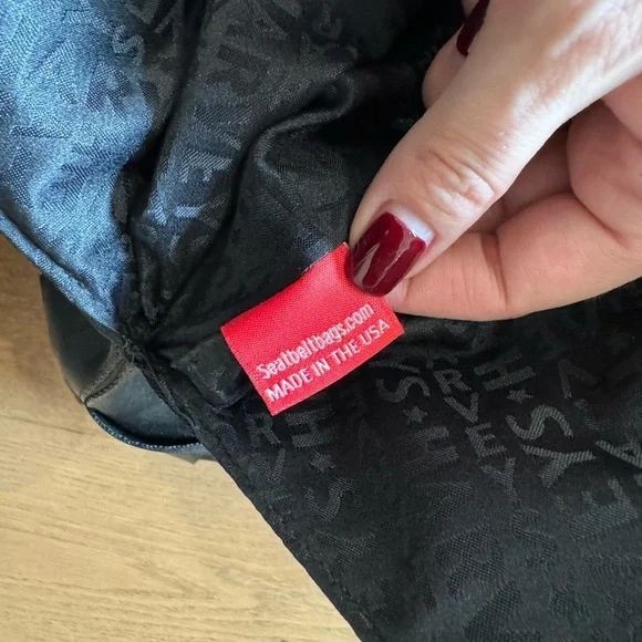 EUC Harveys Seatbelt Bag - Large Stella Tote - Black - Picture 12 of 12